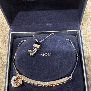 New in box Kohl's Silver MOM Bracelet with Heart Charm